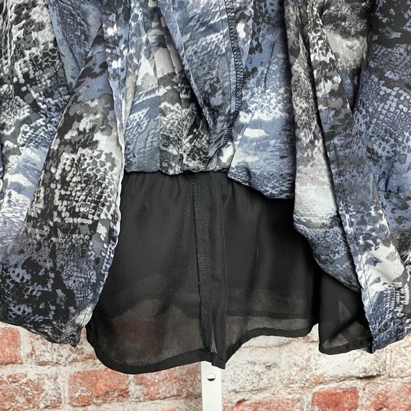 George Sleeveless Tie Neck Blouse Gray Snake Print Layered Top XL 16-18 - Picture 5 of 7